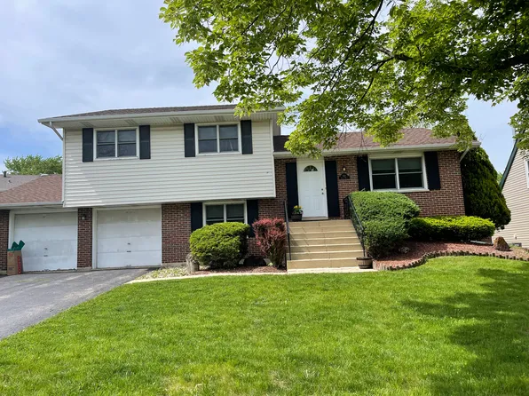 402 Oliver Dr, Westmont, IL 60559