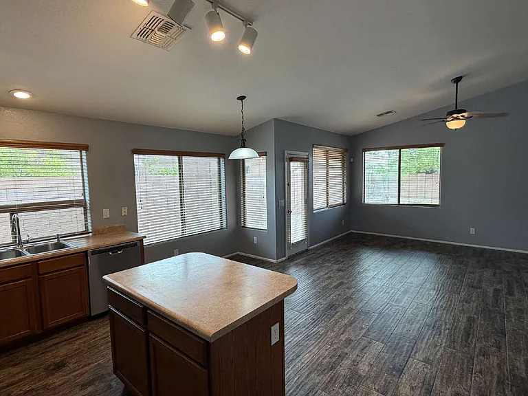 135 W Holstein Trl — Photo 5