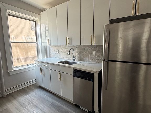 3rd image of 5107 Hudson Ave #4A
