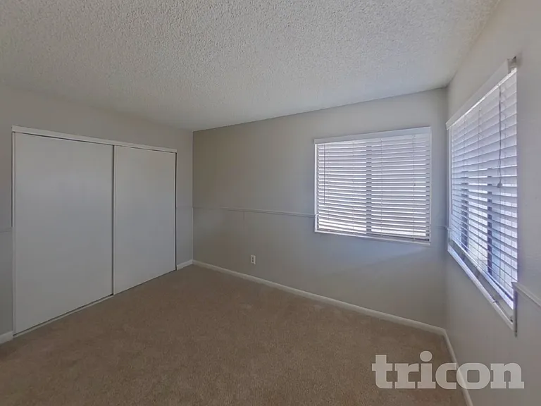 5429 Requa Ave — Photo 10