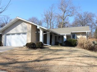 2241 Arborview Dr, Maryland Heights, MO