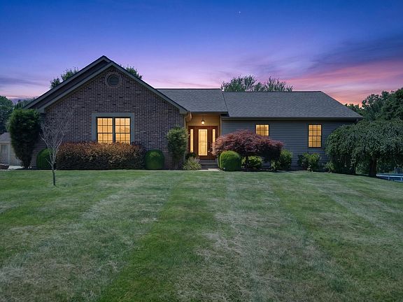 2nd image of 7 Parkwood Dr