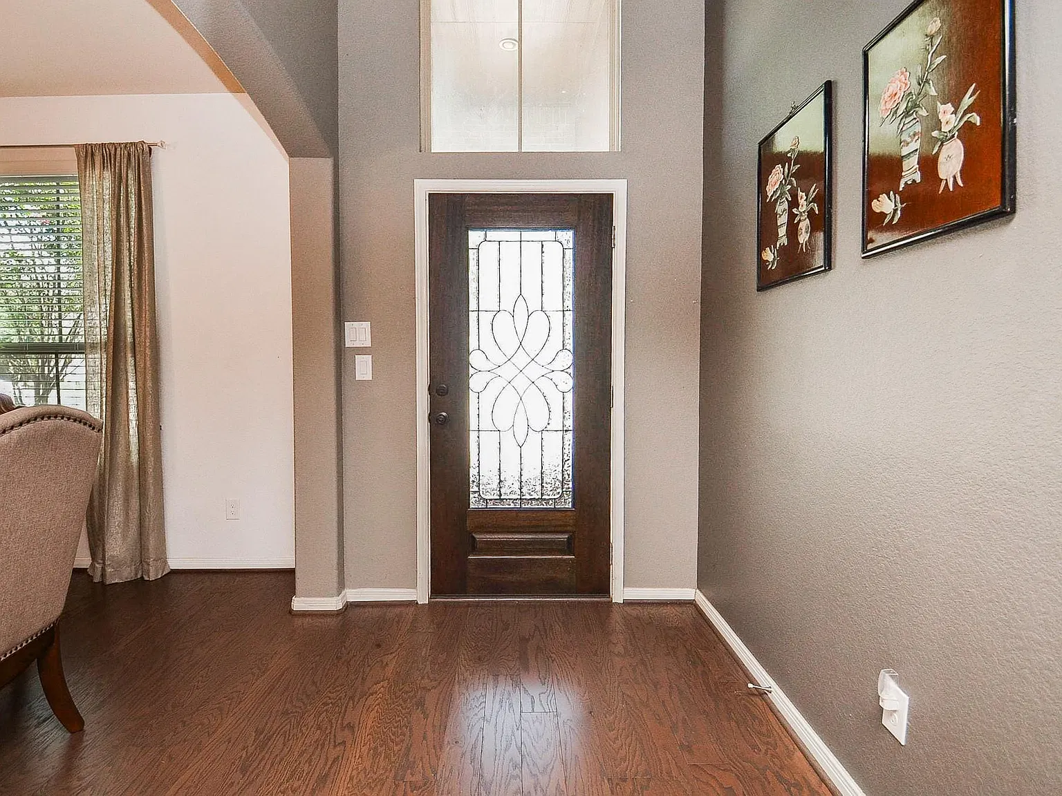 4 bed, 2.5 bath, 2352 sqft, $3,200 — Photo 2