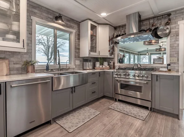 736 Shorewood Dr, Detroit Lakes, MN 56501