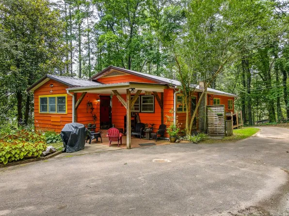 130 Hays Cir, Franklin, NC 28734