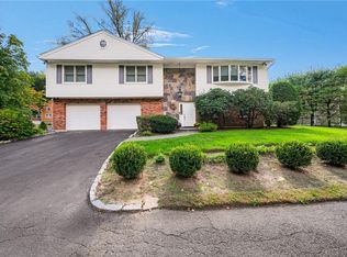 19 Cross Rd, Ardsley, NY 10502