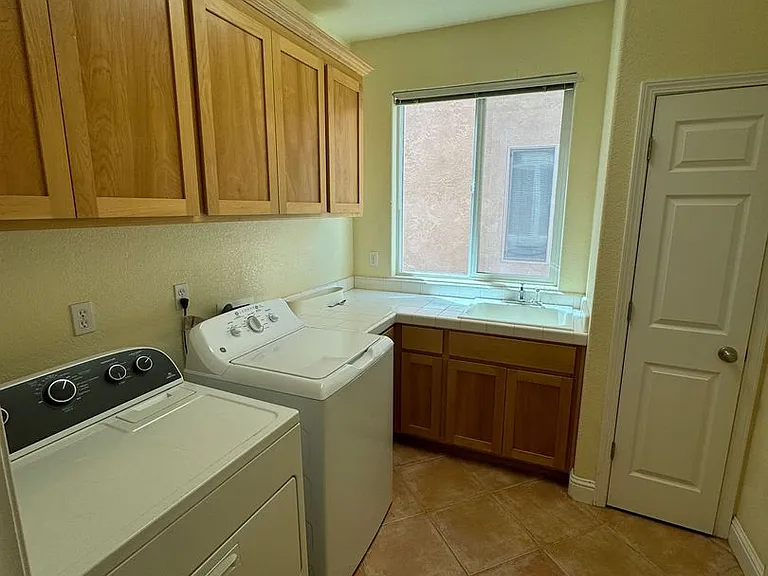 2315 Glacier Pl #B — Photo 18