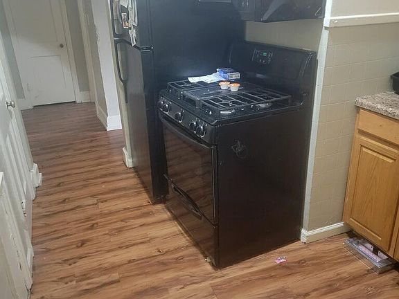 4th image of 820 E Jefferson St #3