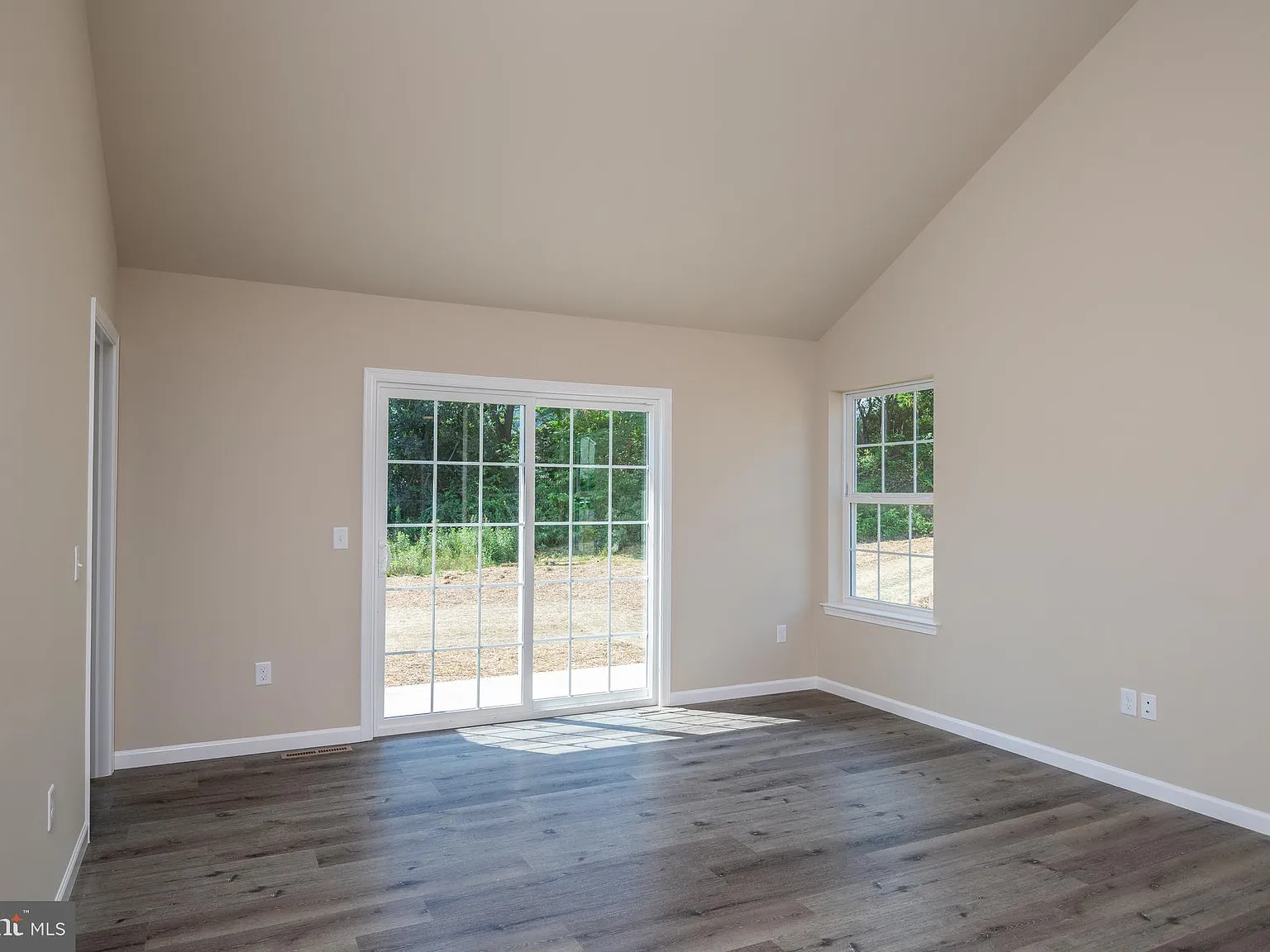 3 bed, 2.5 bath, 2893 sqft, $2,500 — Photo 4