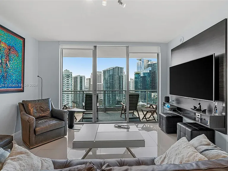 90 SW 3rd St #3501 — Photo 5