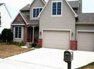 32 Pebblebrook Ct, Bloomington, IL