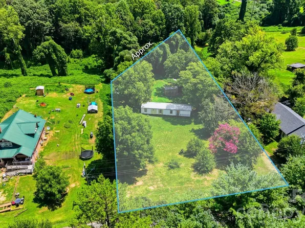 136 S Main St, Granite Falls, NC 28630