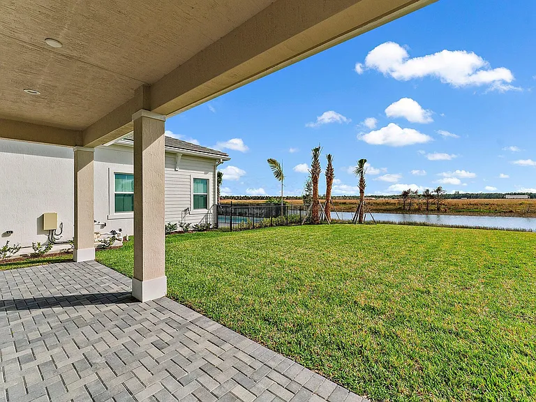 12550 Nautilus Cir — Photo 33