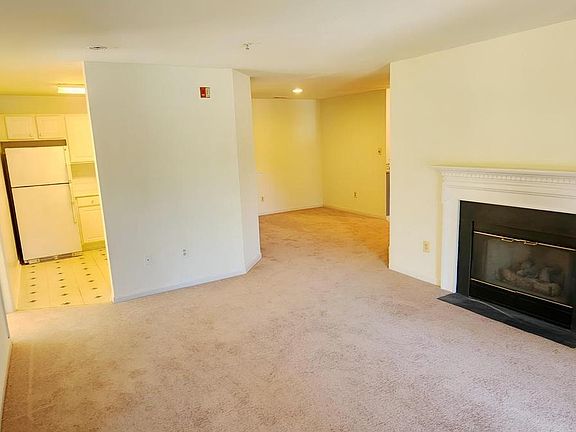 3rd image of 8907 Stone Creek Pl APT 201