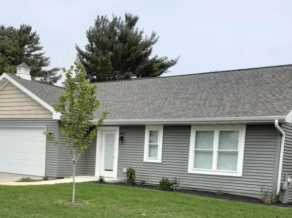 837 Sunridge Dr, Waupaca, WI 54981