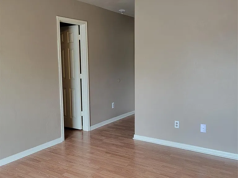 4611 Knoxville St — Photo 11