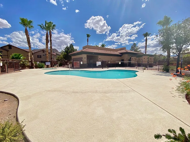 1060 Paradise Coach Dr — Photo 29