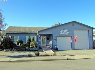 513 Rosichelli Ln, Brookings, OR 97415