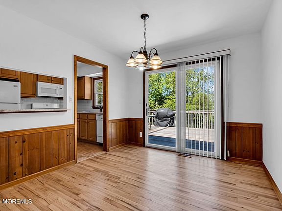 4th image of 1112 Wildwood Ave