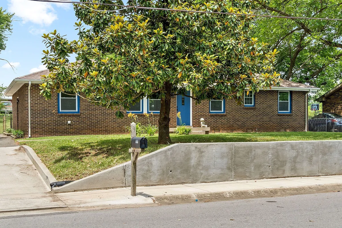 Building Photo - 219 Kirby Dr