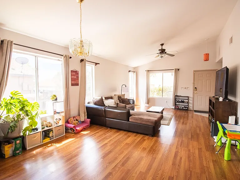 3913 Pearl Ct — Photo 9