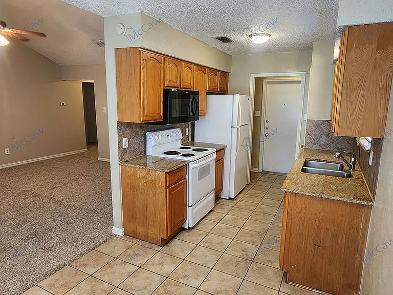 2204 Oak Hill Dr — Photo 9