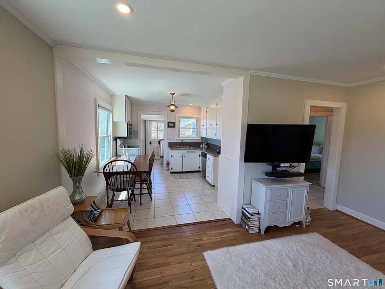 40 Ashworth Ave — Photo 6