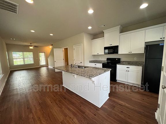 3rd image of 104 Joiner Cir