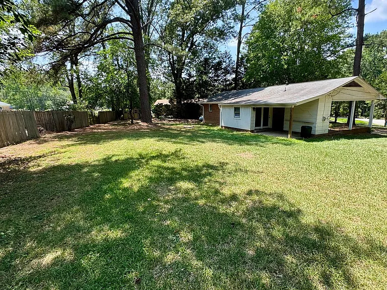 505 Locust Ln — Photo 9