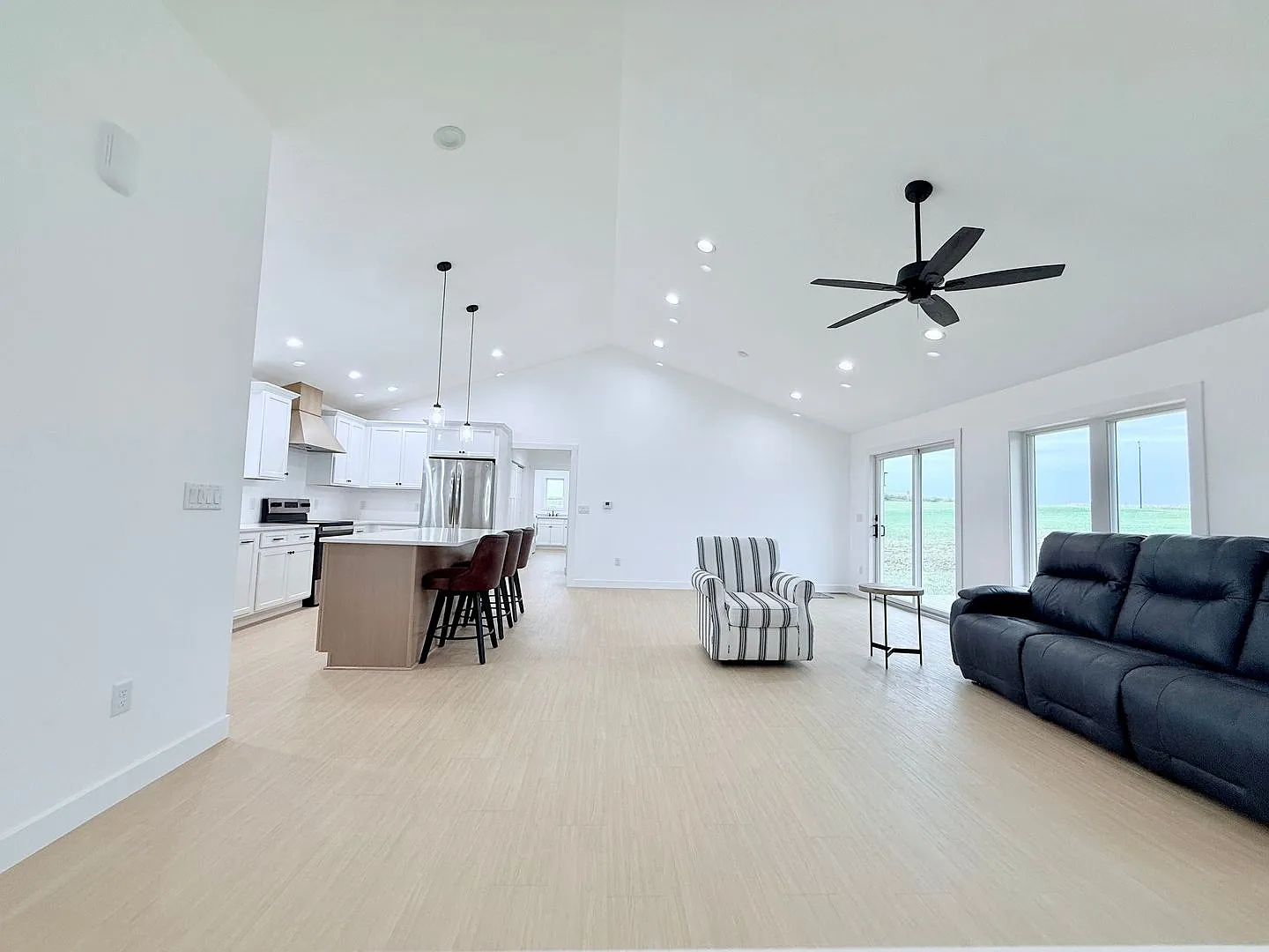 Brand New 5-Bed House in Grundy Center — Photo 2