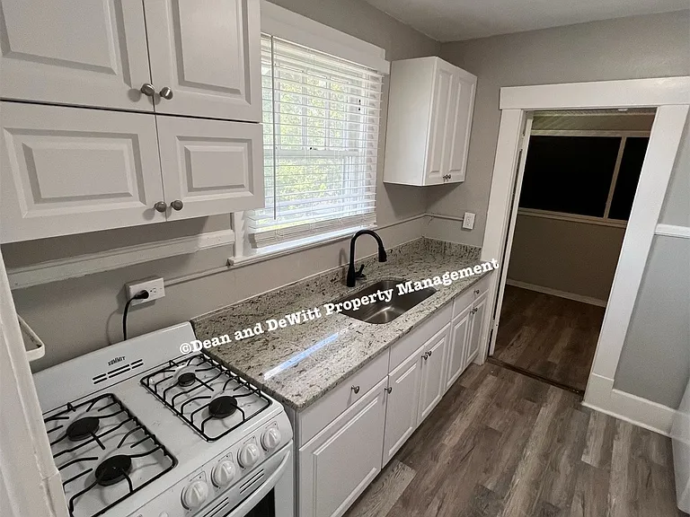 932 10th St N #3 — Photo 11