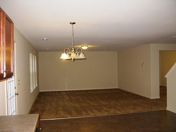 4th image of 2673 Wessex Rd