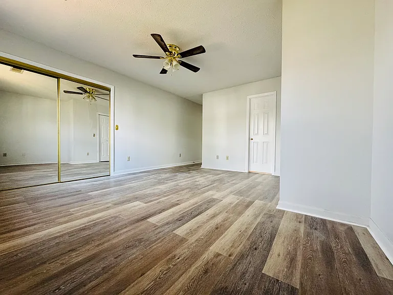 466 Claircrest Dr — Photo 13