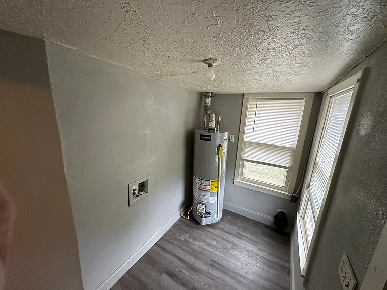 927 Mill St — Photo 7