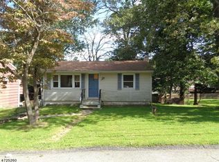 155 Rollins Trl, Hopatcong, NJ 07843
