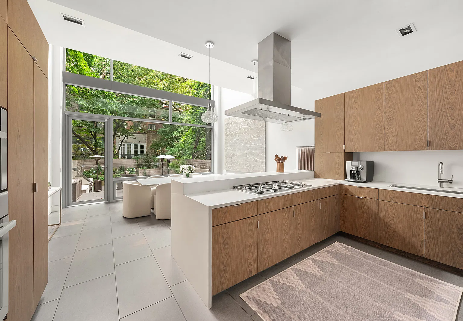 450 West 25th Street — Photo 1