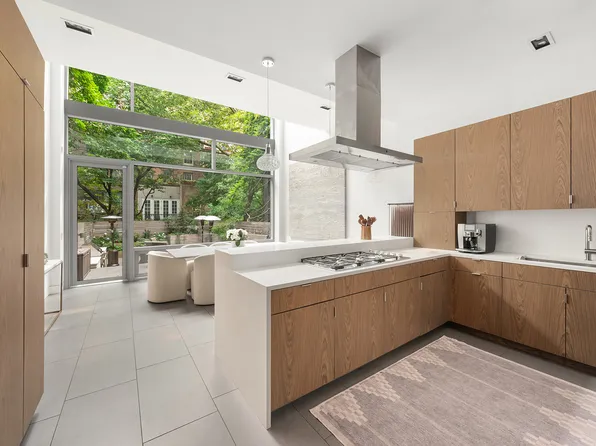 450 West 25th Street image 1 of 11