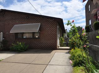 2809 Walnut Hill St #B, Philadelphia, PA 19152