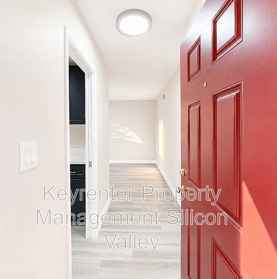 1104 Delna Manor Ln #3 — Photo 3