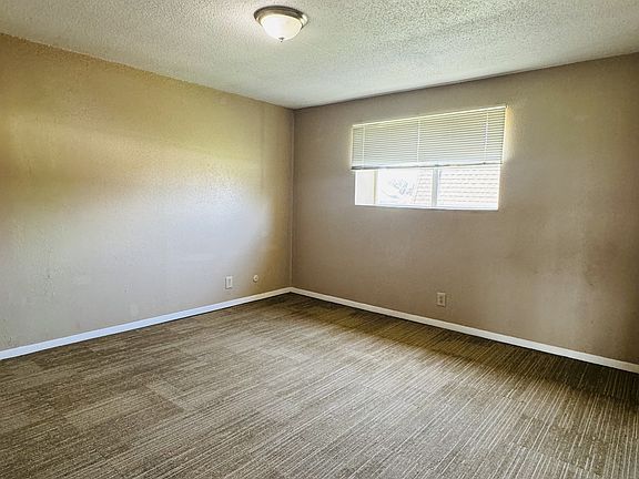 5th image of 206 10th St APT 25