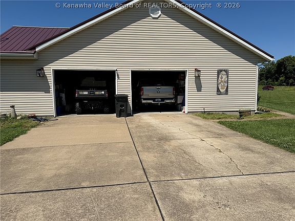 3rd image of 58 Valley Brook Ln