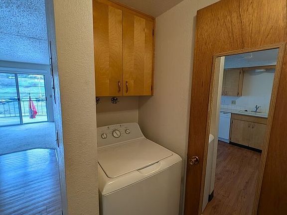 5th image of 605 S Grand Ave APT F