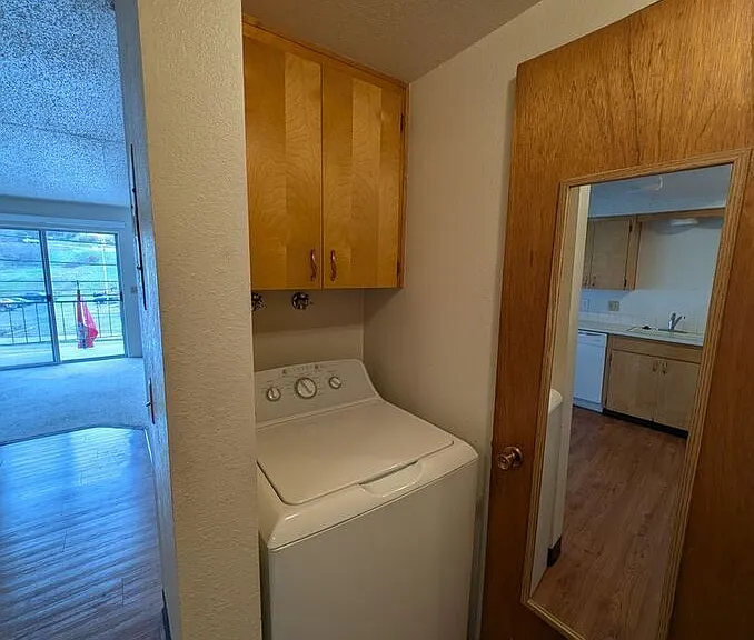 605 S Grand Ave #F — Photo 5