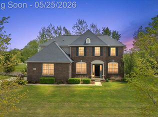 695 Dennison Ct, Oakland, MI 48363