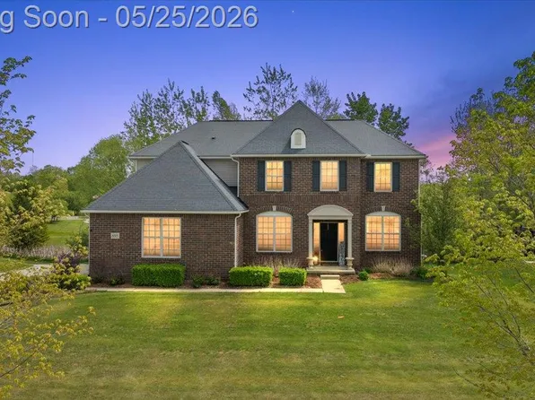 695 Dennison Ct, Oakland, MI 48363