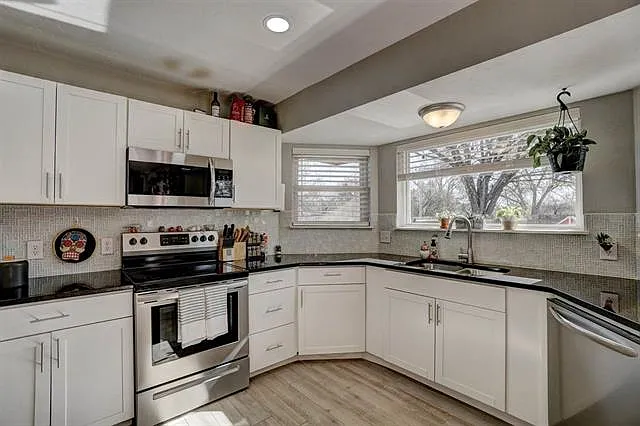 905 NE Dove Ln — Photo 9