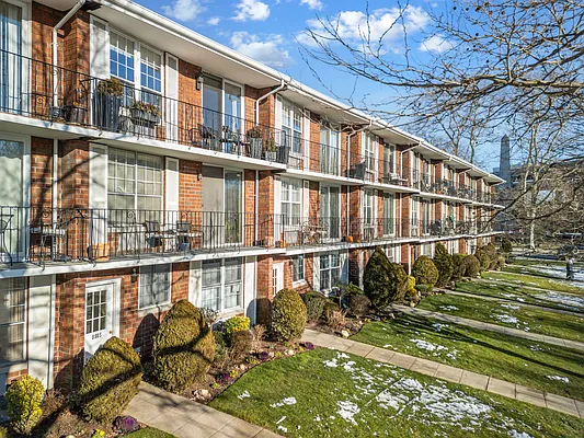 Sold by REMAX Elite | media 22