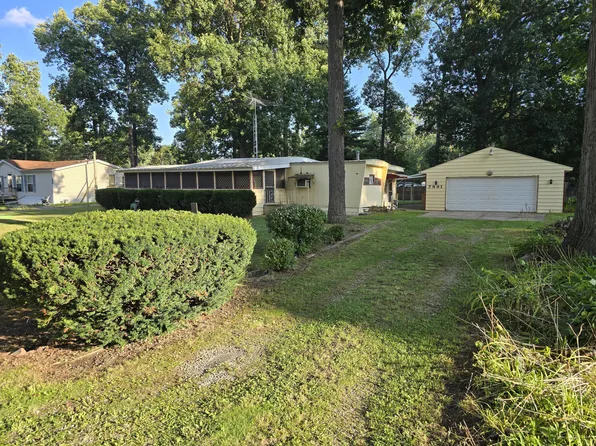 7991 Ivan Dr, Parma, MI 49269