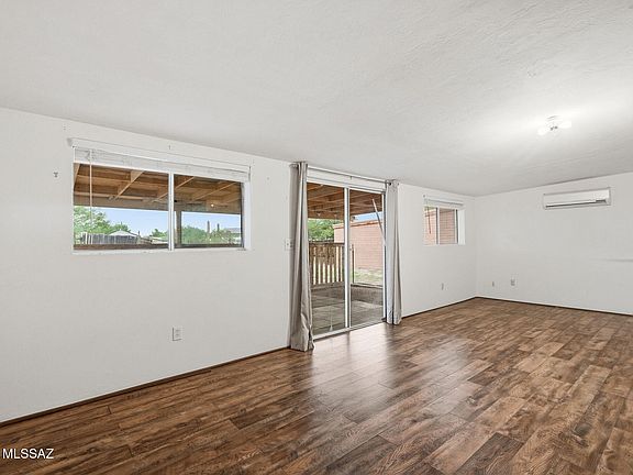 4th image of 6935 N Northpoint Dr