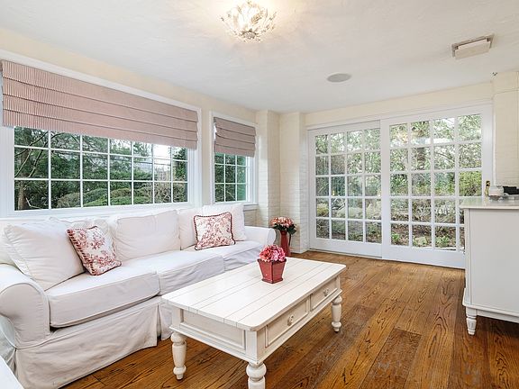 4th image of 8 Cotswold Way